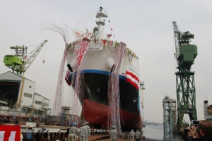 川崎重工、NEDOプロジェクトで製造中の世界初の液化水素運搬船を進水