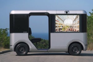 NTT Comなど3社、遠隔運転車両で動画広告を5Gで配信する実証実験