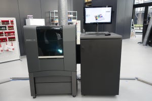 ストラタシス、7種類の材料に対応したPolyJet 3Dプリンタ「J826」を発売