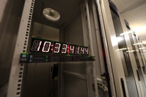 さくらと福岡大、世界最速級のハードウェア時刻同期サーバを開発