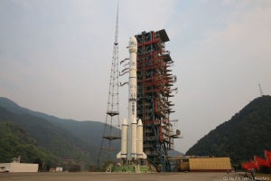 中国、主力ロケット「長征三号乙」の打ち上げに失敗 - 宇宙計画に大打撃か