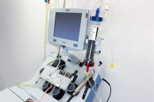 テルモの遠心型血液成分分離装置、米国で新型コロナ患者向け緊急使用許諾