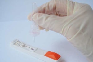 新型コロナの感染の有無が30分で判明、抗原検査キットが国内で承認