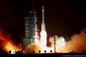 中国、「再使用型宇宙機」の試験飛行に成功 - 小型のスペースシャトルか？