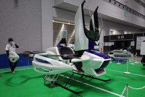 フライングカーテクノロジーにてSkyDriveが有人飛行に成功した機体を展示