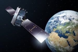 欧州が新型航法衛星「ガリレオ」開発へ、英国のEU離脱で衛星も“脱英国化”