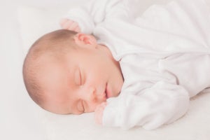 夜間授乳は赤ちゃんの夜の寝付きを悪くする可能性がある - 聖路加国際病院