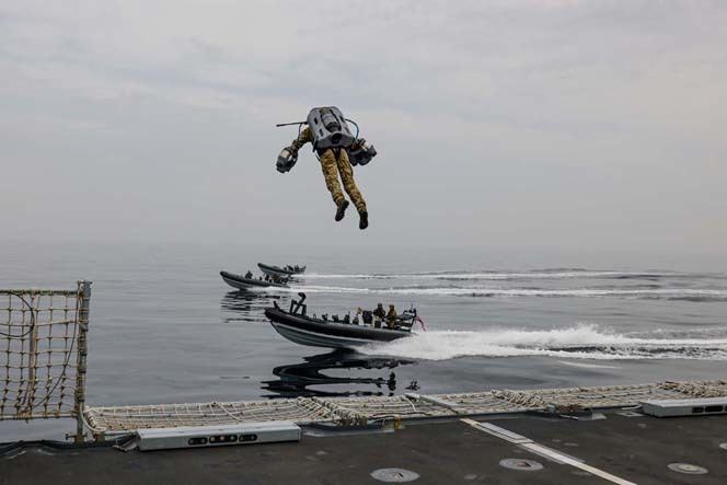 イギリス海軍ジェットスーツ
