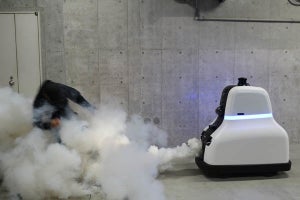 セコム、AIや5Gを活用したセキュリティロボット開発 ‐ 煙で不審者を威嚇