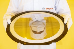 BoschがドイツにIndustrie 4.0準拠300mm半導体工場を完成、7月より稼働