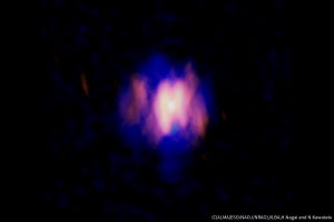 超新星爆発がブラックホールへのガス供給役を担っている可能性、アルマ望遠鏡