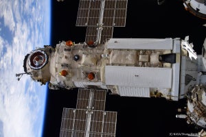 国際宇宙ステーション危機一髪、ロシアの新しい実験棟がエンジン誤噴射