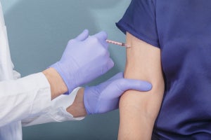 岡山大、モデルナ製新型コロナワクチンの1回目接種後の副反応を調査