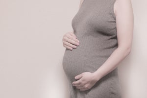 産後うつは産後1年でも出現、妊娠中の心理的不調との関連が示唆　東北大が確認