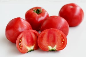 近大など、トマト種子のエキスに皮膚の保湿効果があることを発見