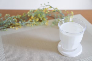 1日1杯の牛乳で脳梗塞が予防できる可能性、岩手医大などが確認