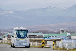 雪や氷点下の環境での自動運転バスの運行‐ソフトバンク子会社が実施