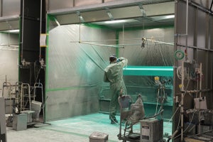 OKIシンフォテック、2倍の生産能力と環境配慮を両立した新塗装工場を稼働