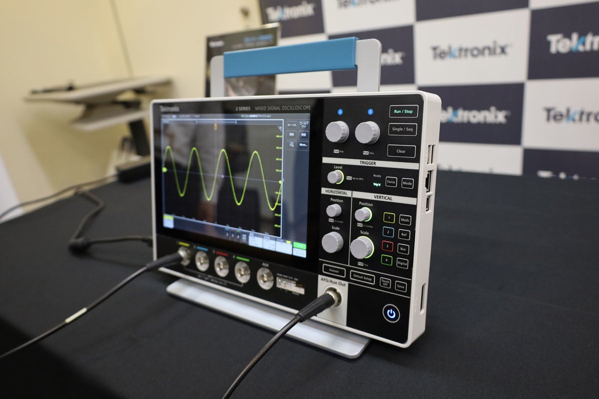 テクトロニクス、重さ1.8kgでバッテリ駆動も可能なポータブル