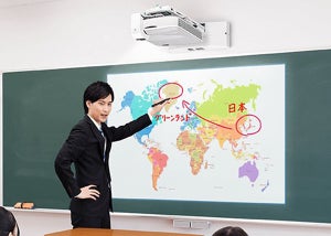 アイリスオーヤマ、学校向けに電子黒板機能付の「書けるプロジェクター」