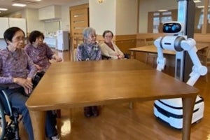 ツクイ、介護付有料老人ホームでアバターロボット「ugo Pro」実証実験