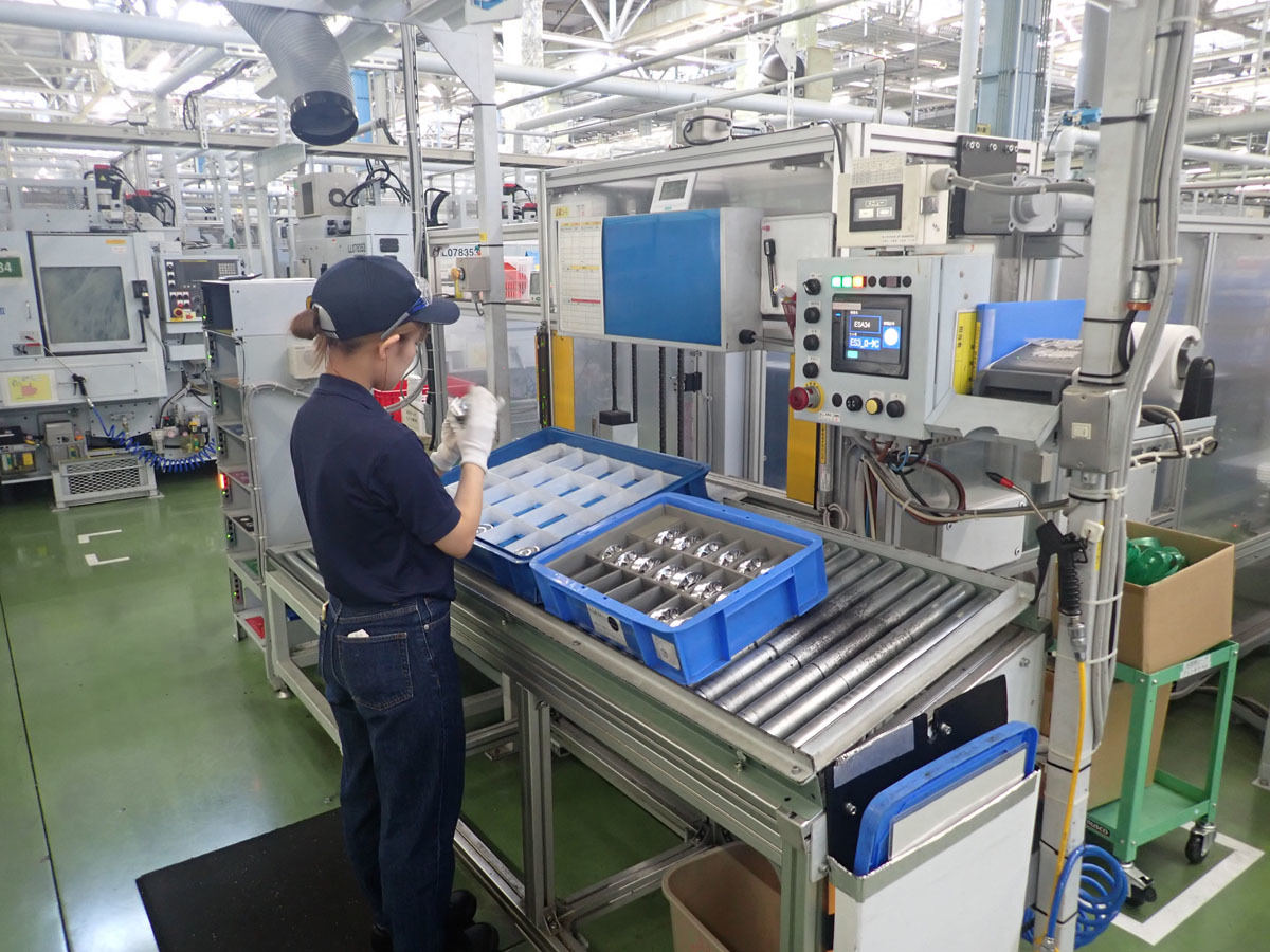東浦工場の加工ラインの様子