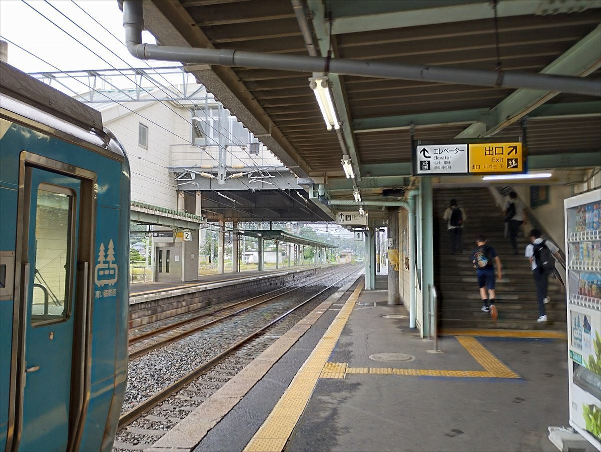 八戸駅から青い森鉄道に乗り、20分弱で三沢駅に到着