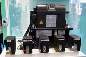 ダイキン工業、油圧装置内の油点検自動化システムを実演展示　JIMTOF2022