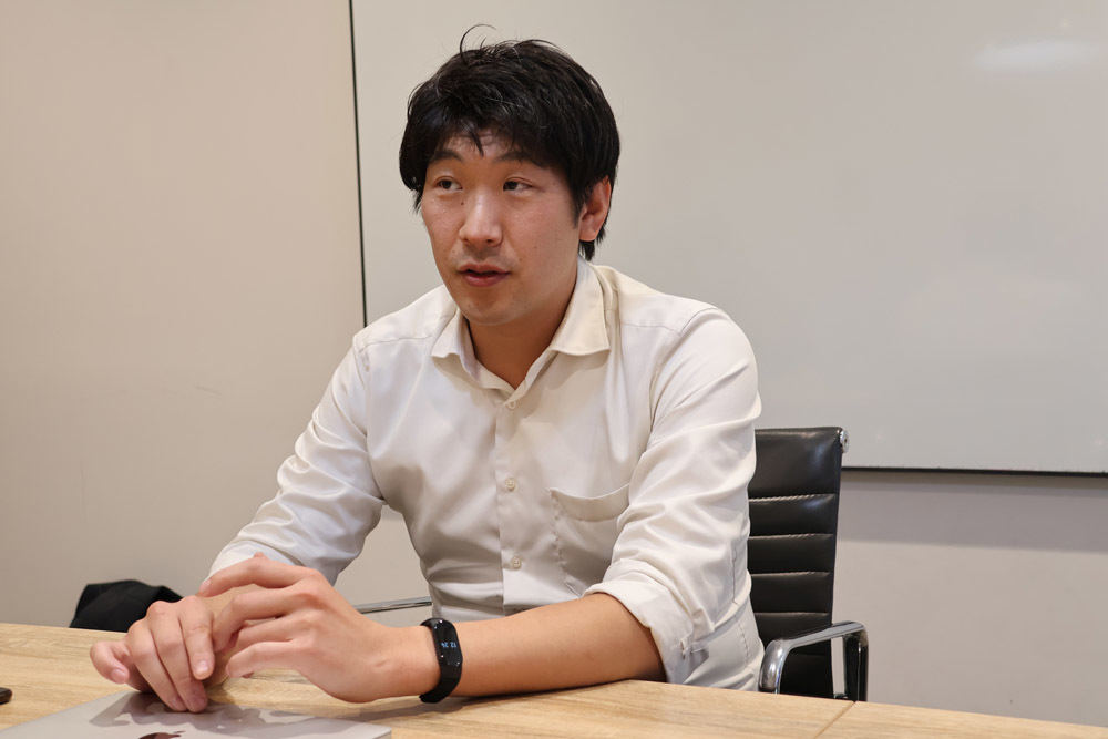 アカマイ シニアプロダクトマネージャー 伊藤崇氏。国内SIerにて、パッケージソフトウェア開発、B2Bシステムの上流工程、アーキテクト、プロジェクトマネジメントを担当。2009年アカマイに入社後、複数の大手Eコマース、メディア企業に対する大規模配信の技術コンサルティング、運用支援に従事。2015年よりプロダクトマネジメントとして、現在は、東アジアエリアにて、アカマイのWeb・動画配信・エッジアプリケーション製品群のマネジメントを担当。各地域での製品ローンチに携わる。