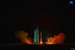 中国、「神舟十五号」宇宙船の打ち上げに成功 - 宇宙ステーション6人体制へ