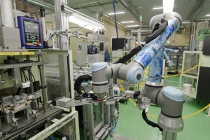 協働ロボットは従来型産業用ロボットと何が違うのか？