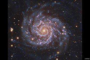 80億～100億年前の初期宇宙に「赤い渦巻銀河」、早大などがJWSTのデータから発見