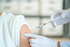 東大などが新型コロナワクチンに関するツイートを分析　職域接種が転換点