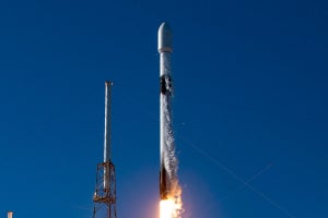 ソニーの超小型人工衛星「EYE」が打ち上げ、軌道上での通信確立も成功