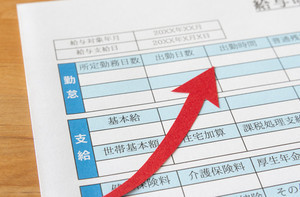 TISが大卒初任給を25万円に引き上げ、既存社員の基本給は最大17%増