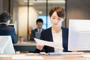 人事・総務業務で効率化したい煩雑な業務、第1位は勤怠管理業務