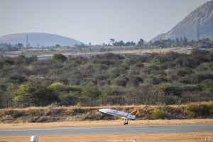 インド、無人スペースプレーンの自律着陸実験に成功 - 再使用ロケットに弾み