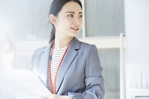 転職経験者の約4割が「IT業界」に転職、年収は2人に1人が500万円未満