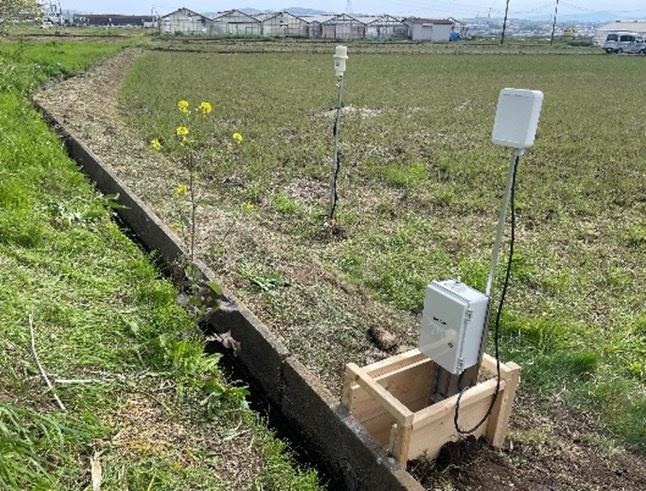 設置した水位・水温センサー、給水ゲート、通信ボックス