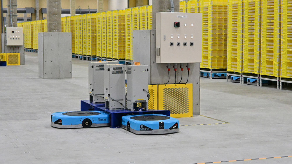 バッテリーが残りわずかになると自動で充電ステーションへと向かう