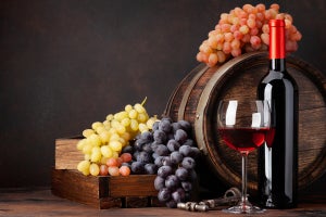 ワイン醸造で重要な酵母はどこからやってきた？　京大が未解明の起源に迫る