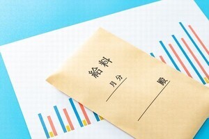 賃上げに踏み切った企業が多い業界2位は「金融」で75.2％、1位は？