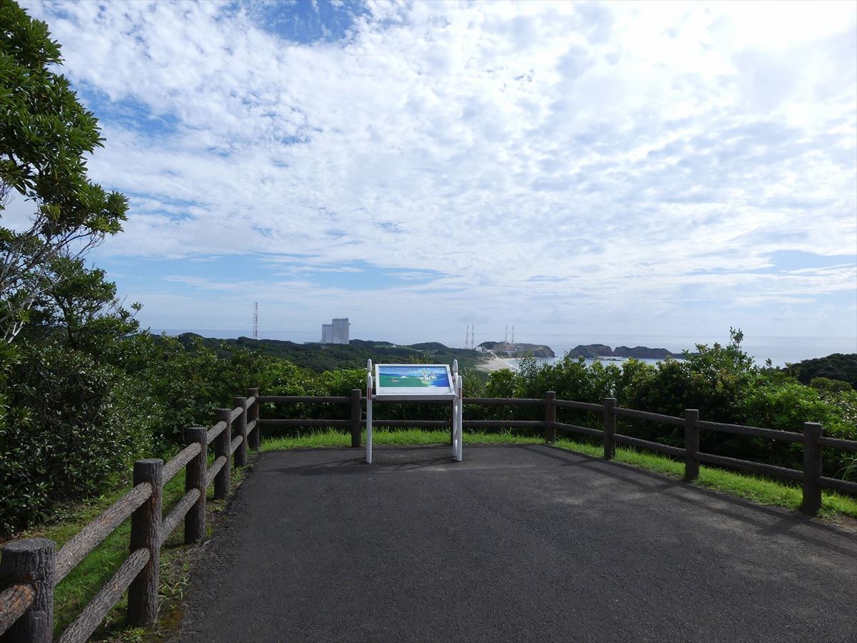 種子島宇宙センターでは、まずロケットの丘展望所へ
