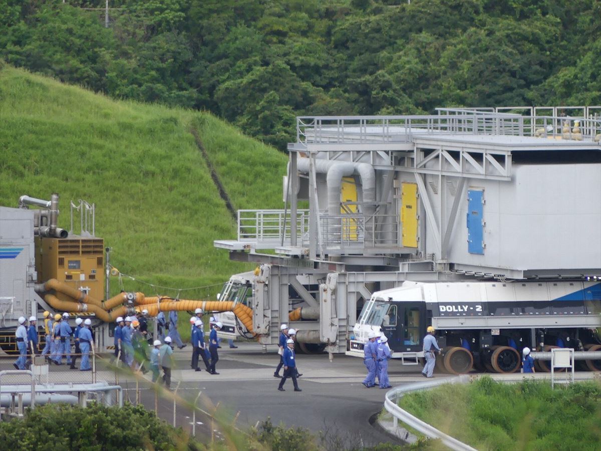 H-IIAロケット47号機の機体移動