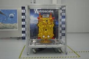 日本由来のスペースデブリ除去の技術実証へ、アストロスケールが実証衛星「ADRAS-J」を公開