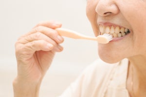 日々の歯磨きが肺炎球菌ワクチン未接種の高齢者の肺炎予防に有効な可能性
