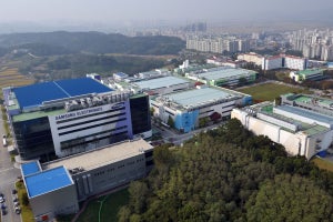 Samsungが後工程ラインの一部を無人化、2030年までに工場全体を無人化へ　韓国メディア報道