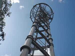 ドコモが最大1552基の鉄塔JTOWERに売却、インフラシェアリングを促進