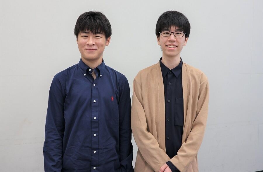 慶応義塾大学 理工学部 情報工学科 2年  髙木裕輔さん(左)、慶応義塾大学 理工学研究科 修士1年 高輪朔己さん(右)