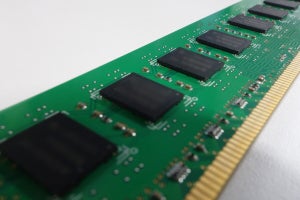 MicronがEUV適用の1γ DRAMの開発を加速、経産省から最大1920億円の支援が決定